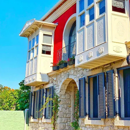 Dem Butik Alacati Homestay *